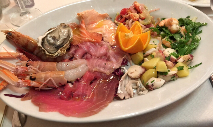 VŠECHNY LÁSKY SVĚTA PROCHÁZÍ&nbsp;ŽALUDKEM